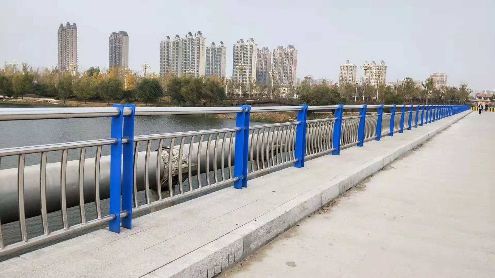 <b>不銹鋼河道護(hù)欄</b>